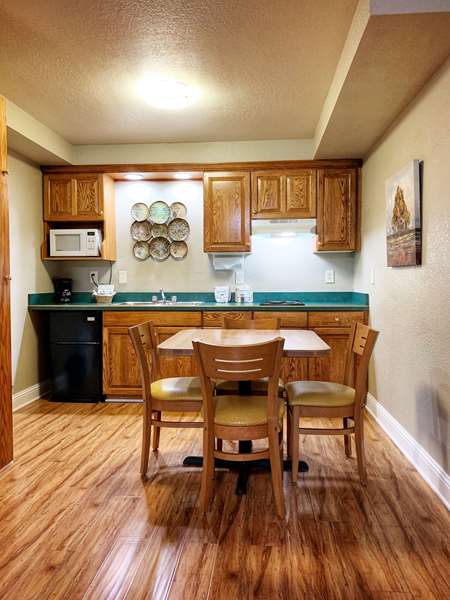  - Stratford Inn Ashland