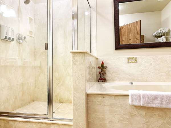 Suite - Stratford Inn Ashland