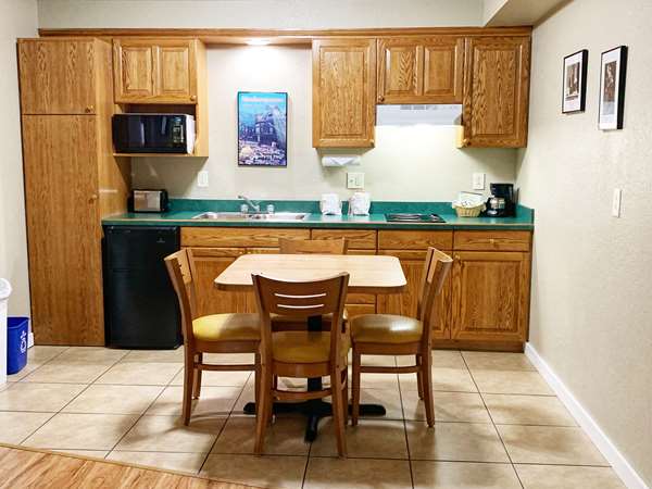  - Stratford Inn Ashland