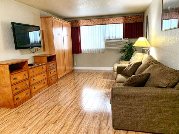  - Stratford Inn Ashland