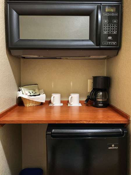  - Stratford Inn Ashland