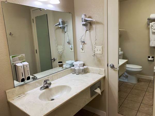  - Stratford Inn Ashland