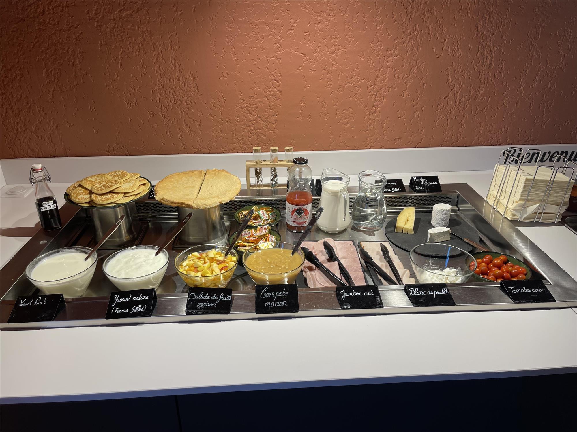 HOTEL KYRIAD DIRECT AUXERRE - Appoigny - Buffet petit déjeuner Kyriad Direct Auxerre Appoigny 2*