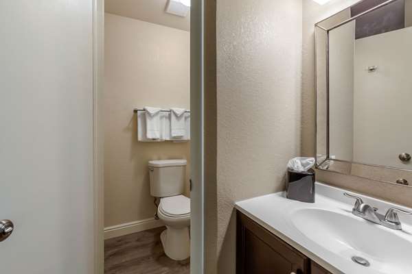  - Rodeway Inn & Suites Ontario - I-84, Exit 376