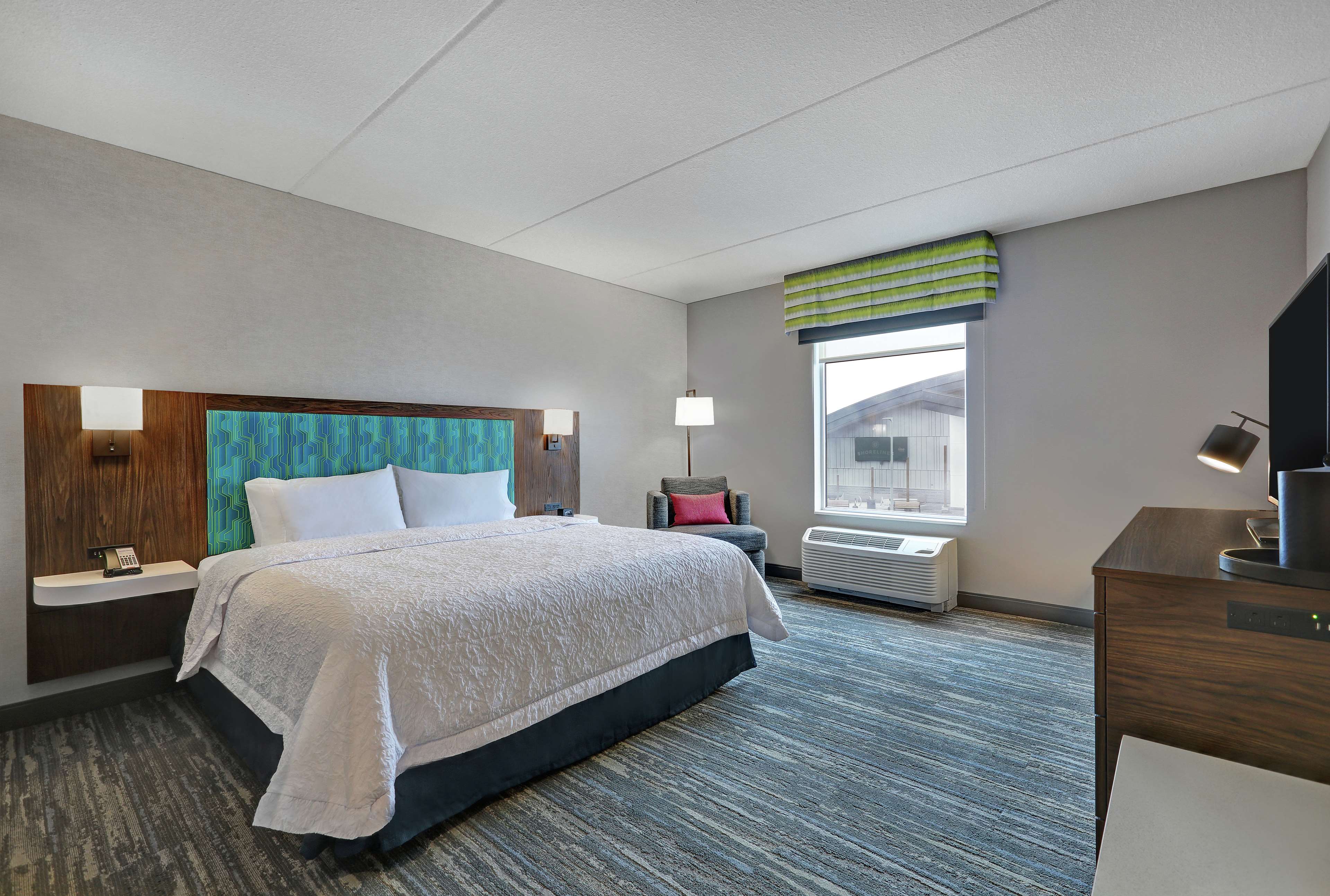 Hampton Inn Peterborough Room Type - 1KNG MOB HEAR ACC W TUB NS