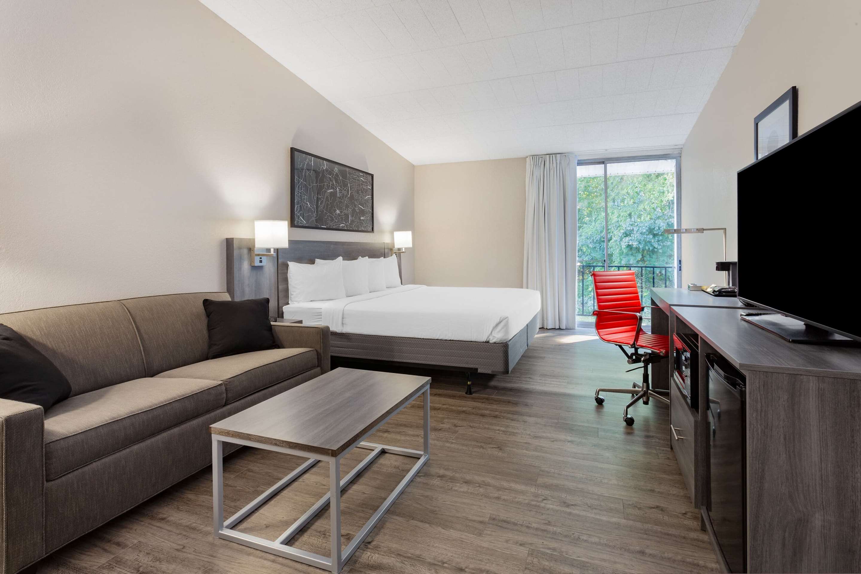 Restaurant | Ramada by Wyndham Hartford North / Bradley Airport