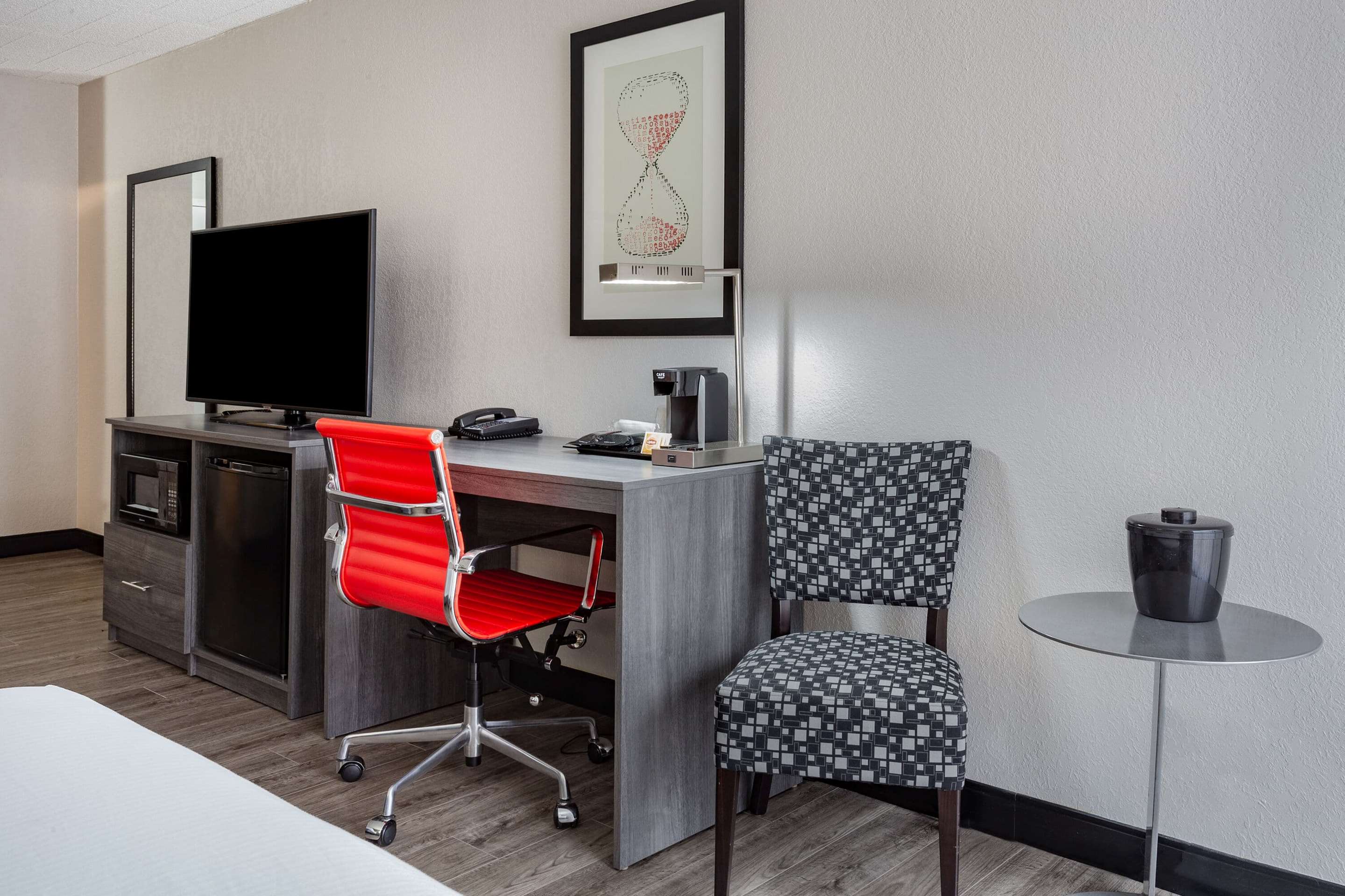 Restaurant | Ramada by Wyndham Hartford North / Bradley Airport