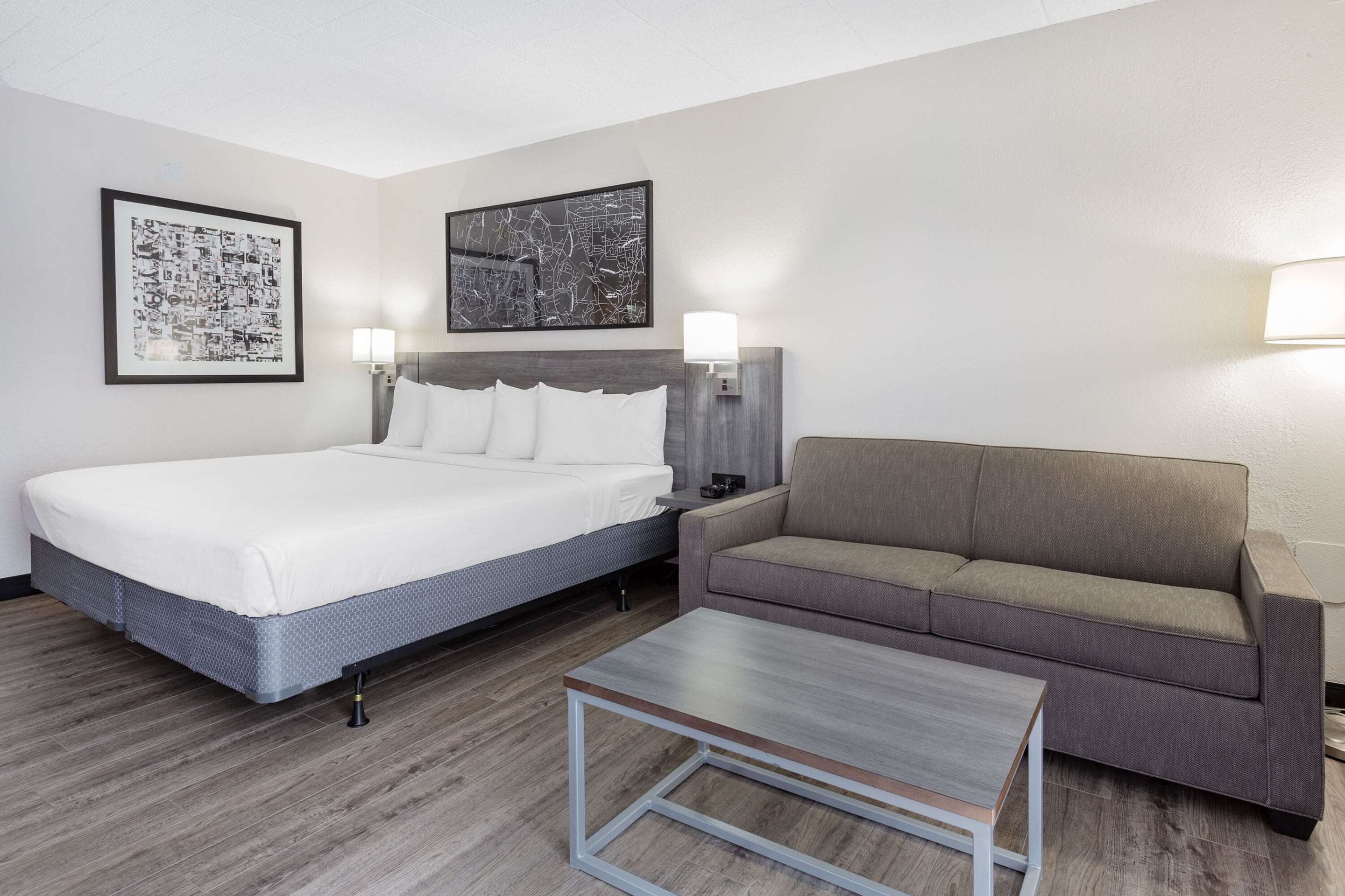 Restaurant | Ramada by Wyndham Hartford North / Bradley Airport