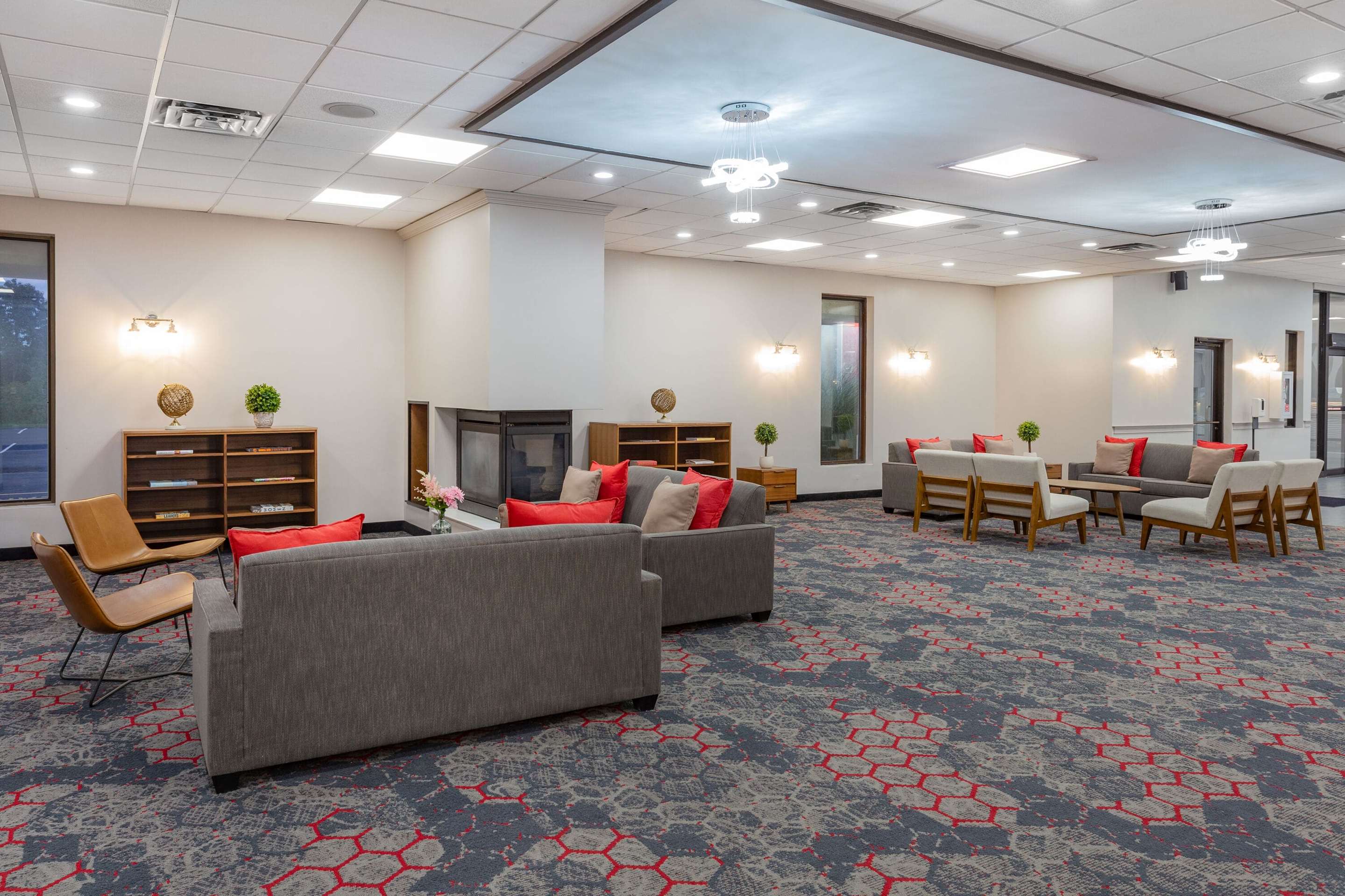 Lobby | Ramada by Wyndham Hartford North / Bradley Airport