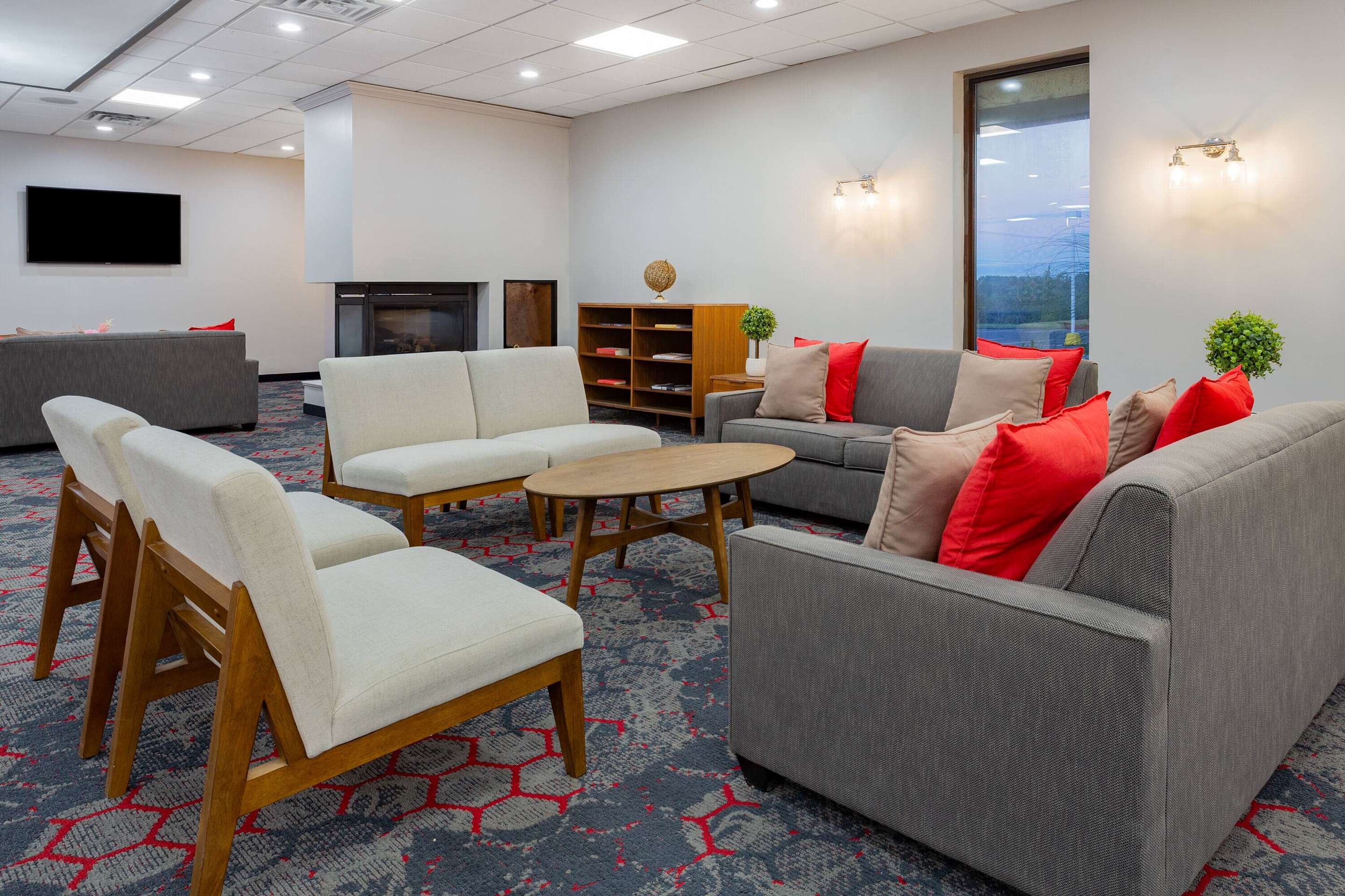 Restaurant | Ramada by Wyndham Hartford North / Bradley Airport
