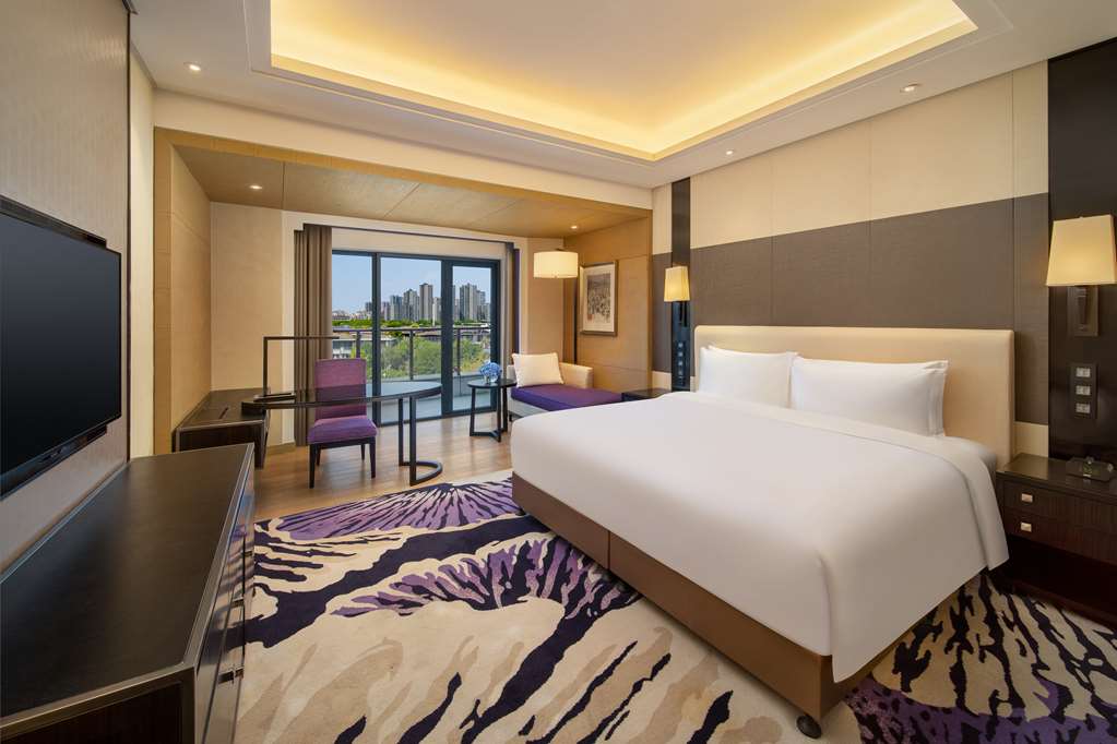 RADISSON BLU HOTEL WUHAN ETD ZONE-guestroom-Guest Room,On-Site.jpg