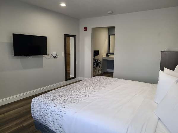  - SureStay Hotel by Best Western Chowchilla