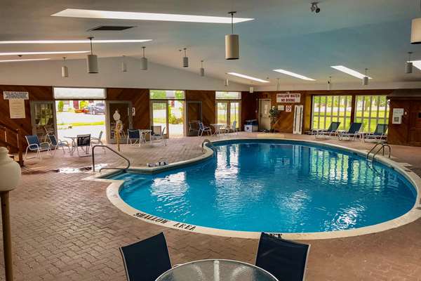 Pool - Quality Inn & Conference Centre Festival Stratford