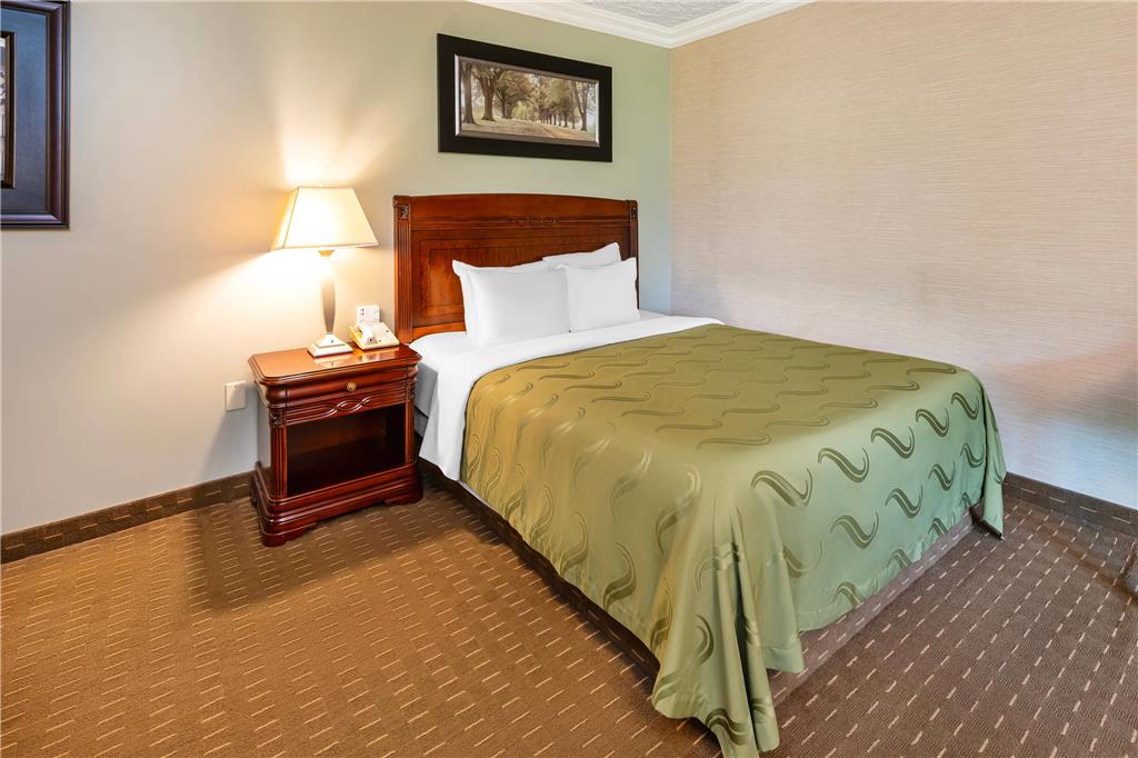 RODEWAY INN FESTIVAL-guestroom-Guest Room,Suite,On-Site.jpg