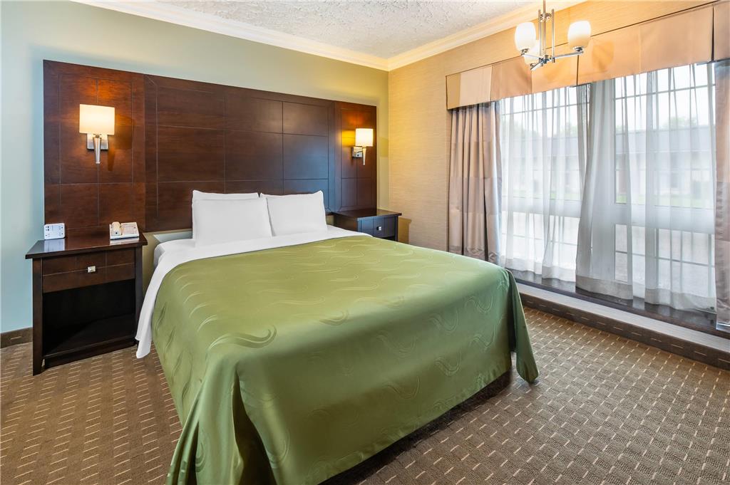 RODEWAY INN FESTIVAL-guestroom-Guest Room,On-Site.jpg
