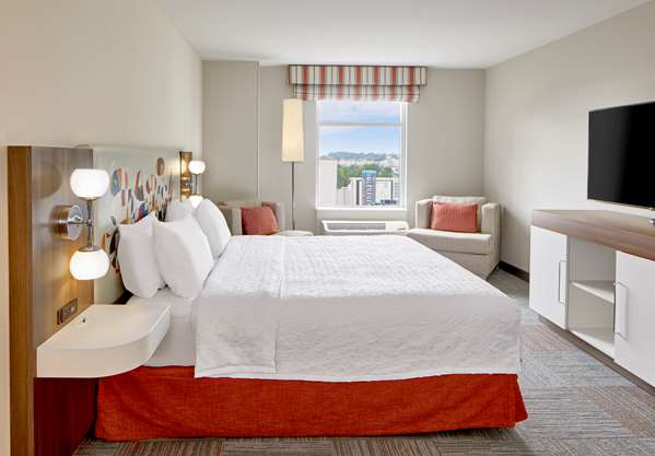  - Hampton Inn & Suites Midtown Atlanta - I-75 & I-85, Exit 250