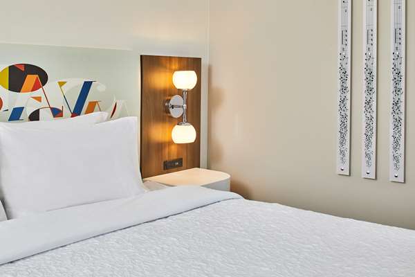  - Hampton Inn & Suites Midtown Atlanta - I-75 & I-85, Exit 250