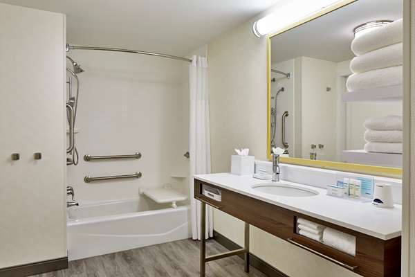  - Hampton Inn & Suites Midtown Atlanta - I-75 & I-85, Exit 250