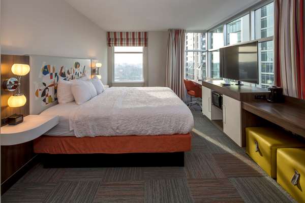  - Hampton Inn & Suites Midtown Atlanta - I-75 & I-85, Exit 250