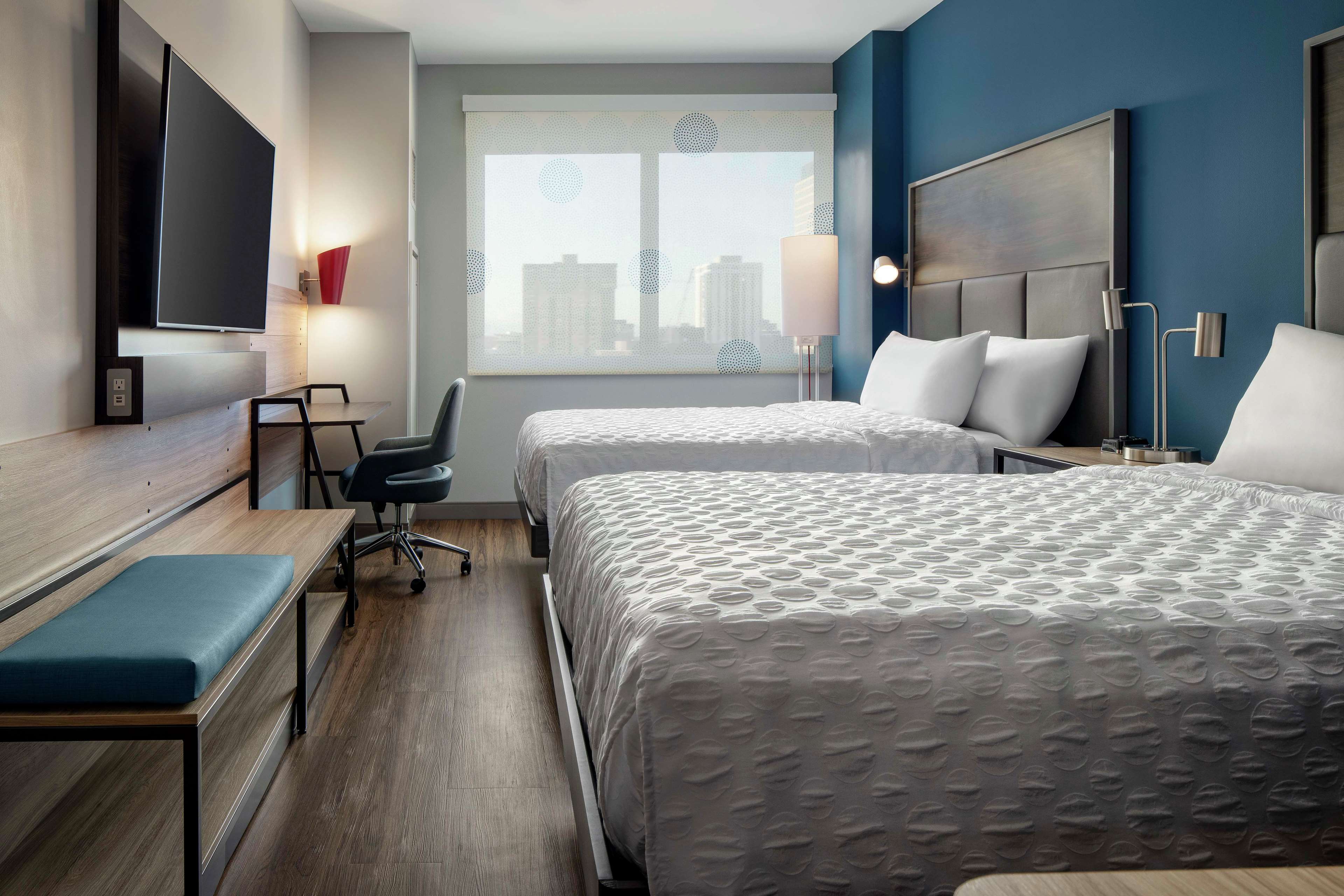 Tru By Hilton Denver Downtown Convention Center Room Type - 2QN MOB HEARING ACC W TUB