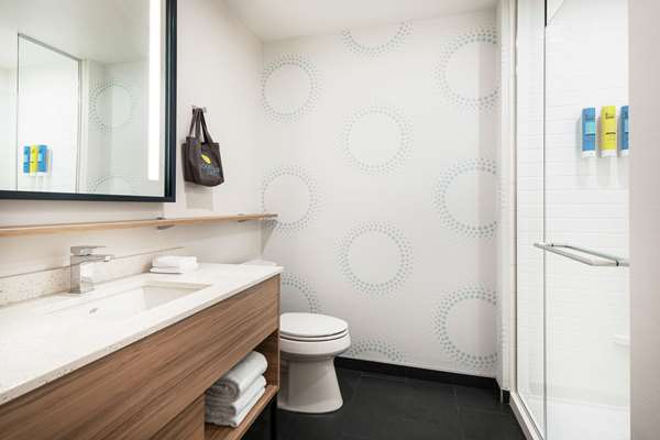  - Tru by Hilton Hotel & Convention Center Downtown Denver