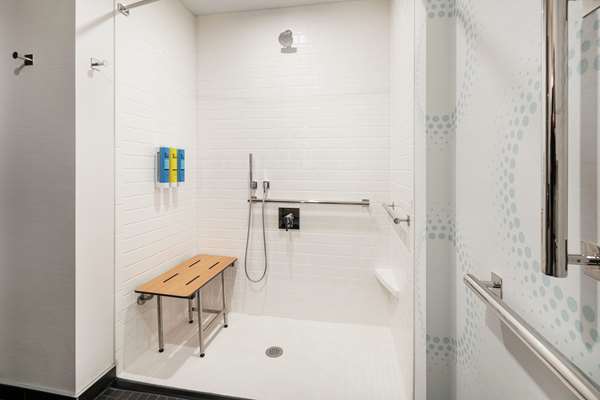  - Tru by Hilton Hotel & Convention Center Downtown Denver