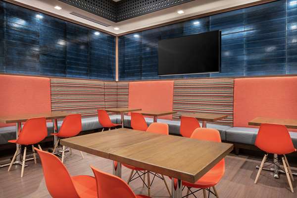 Amenities - Tru by Hilton Hotel & Convention Center Downtown Denver