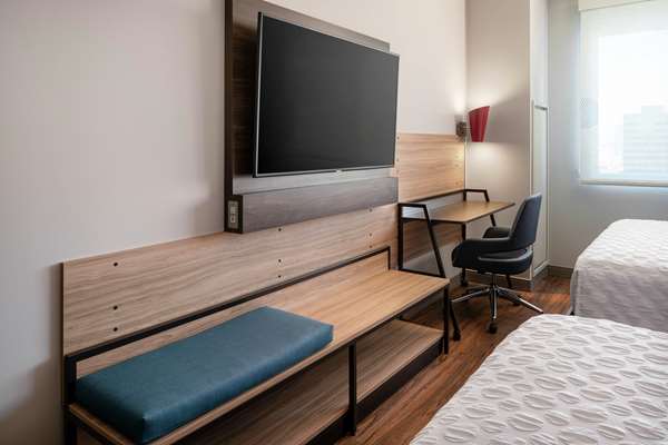  - Tru by Hilton Hotel & Convention Center Downtown Denver