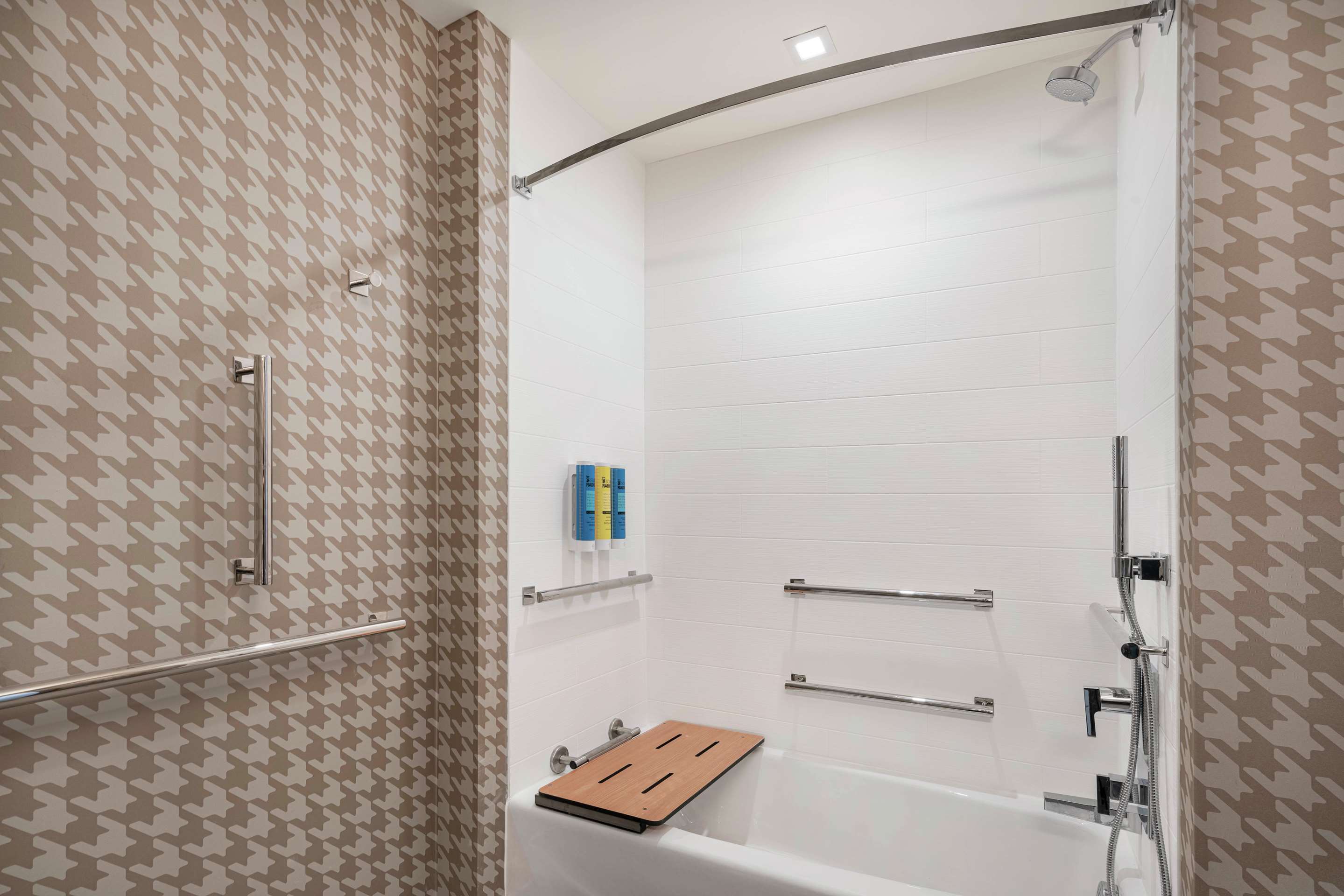 Guest room bath