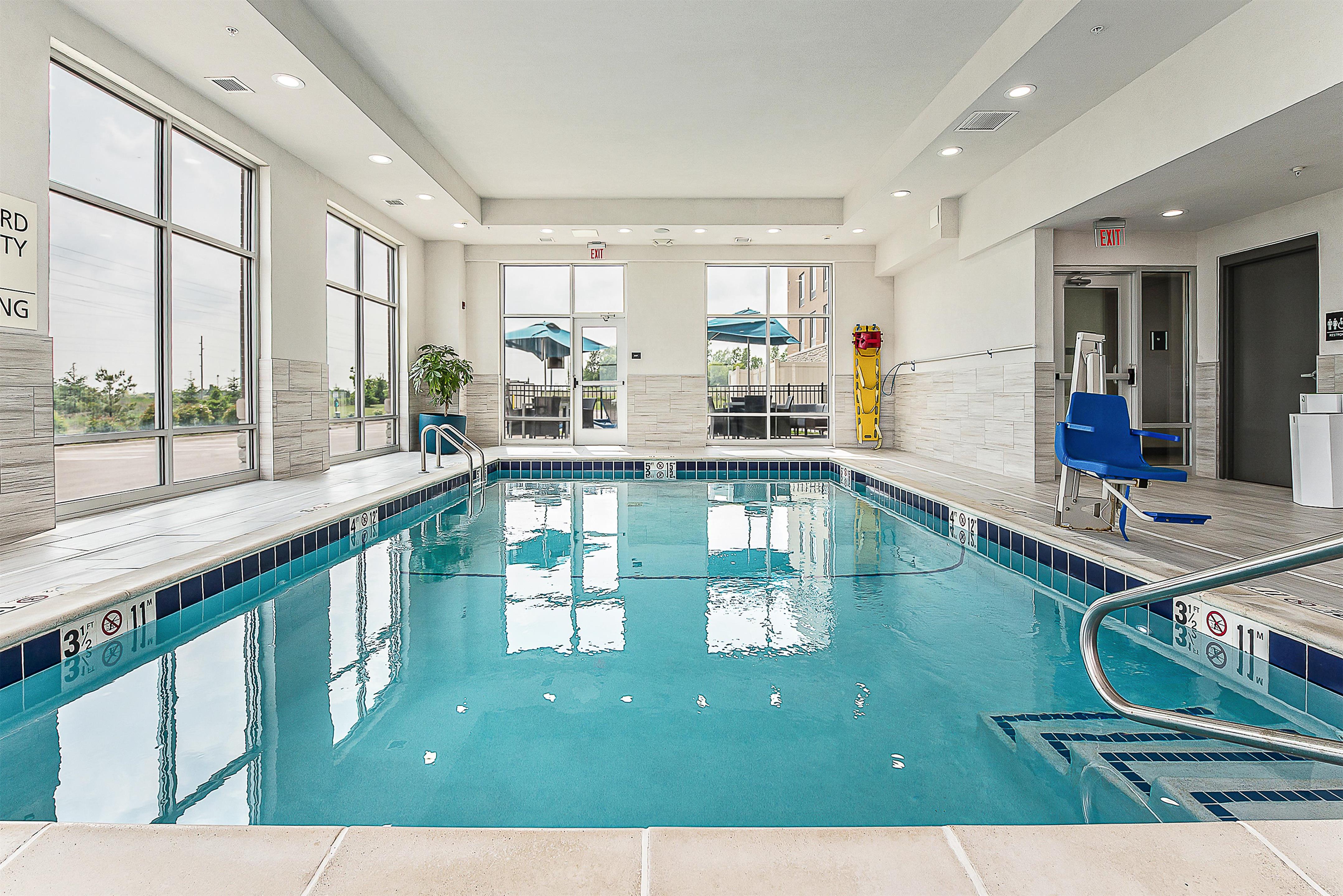 Pool | Hampton Inn & Suites Howell