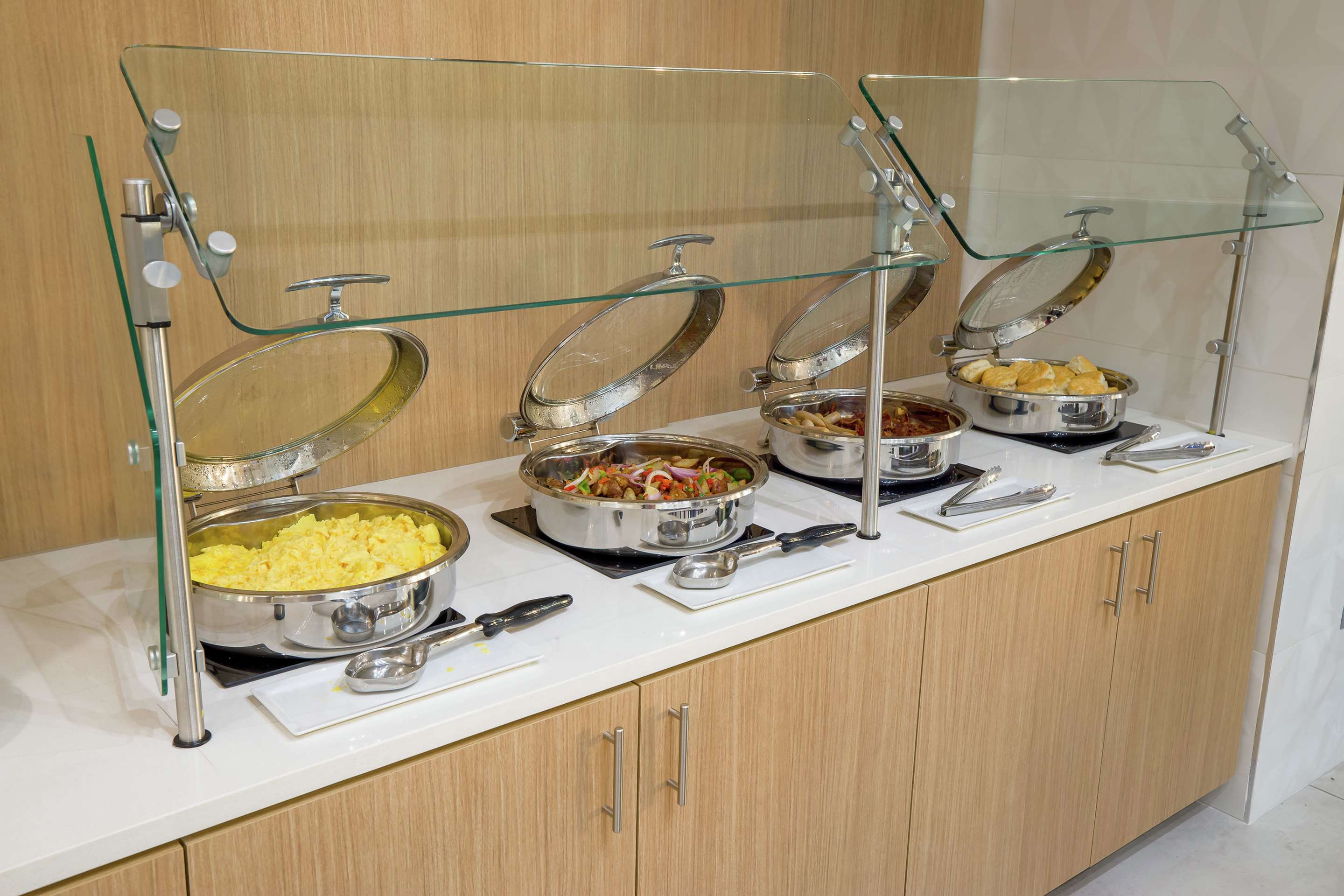 Breakfast Area | Hilton Garden Inn Knoxville Papermill Drive