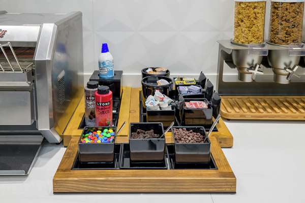 Amenities - Hilton Garden Inn Papermill Drive Knoxville - I-40 & I-75, Exit 383