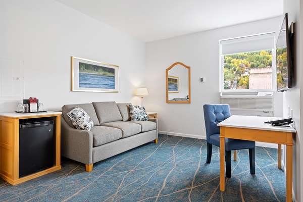  - Crown Columbia Hotel Trail