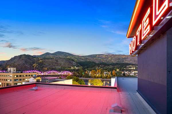 Exterior view - Crown Columbia Hotel Trail