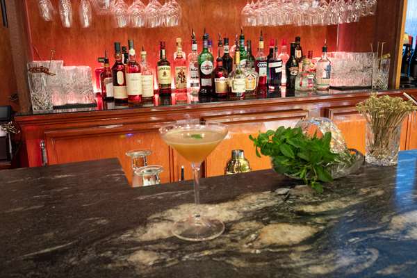 Bar - Crown Columbia Hotel Trail