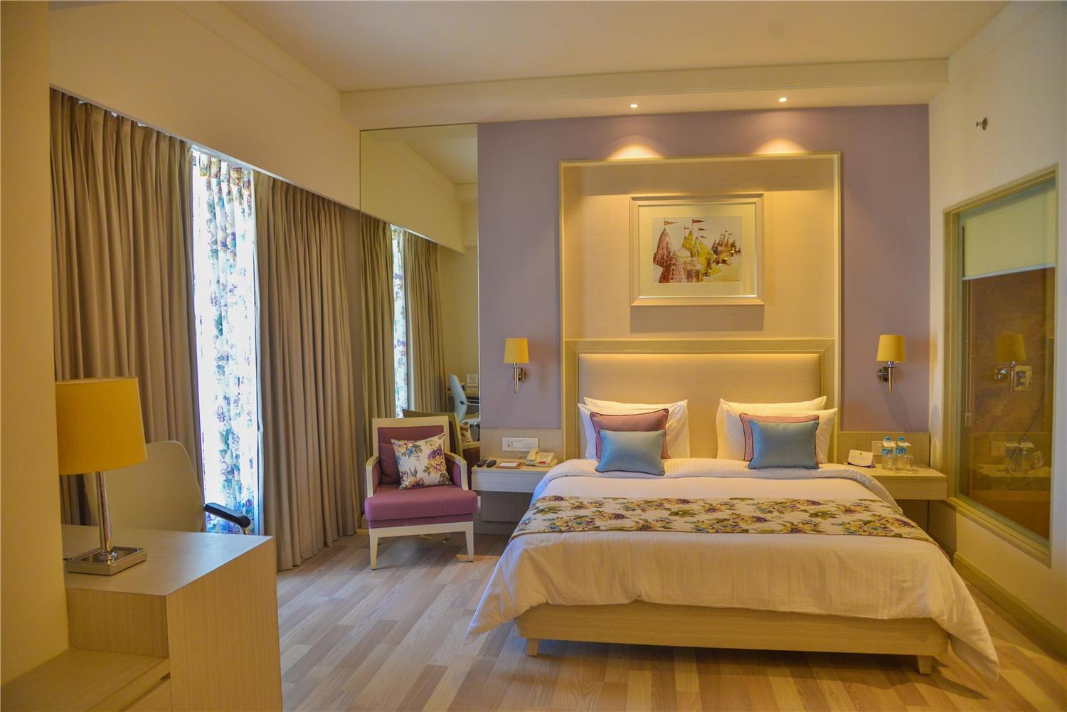 Hotel Efcee Sarovar Portico Bhavnagar - Premium Room