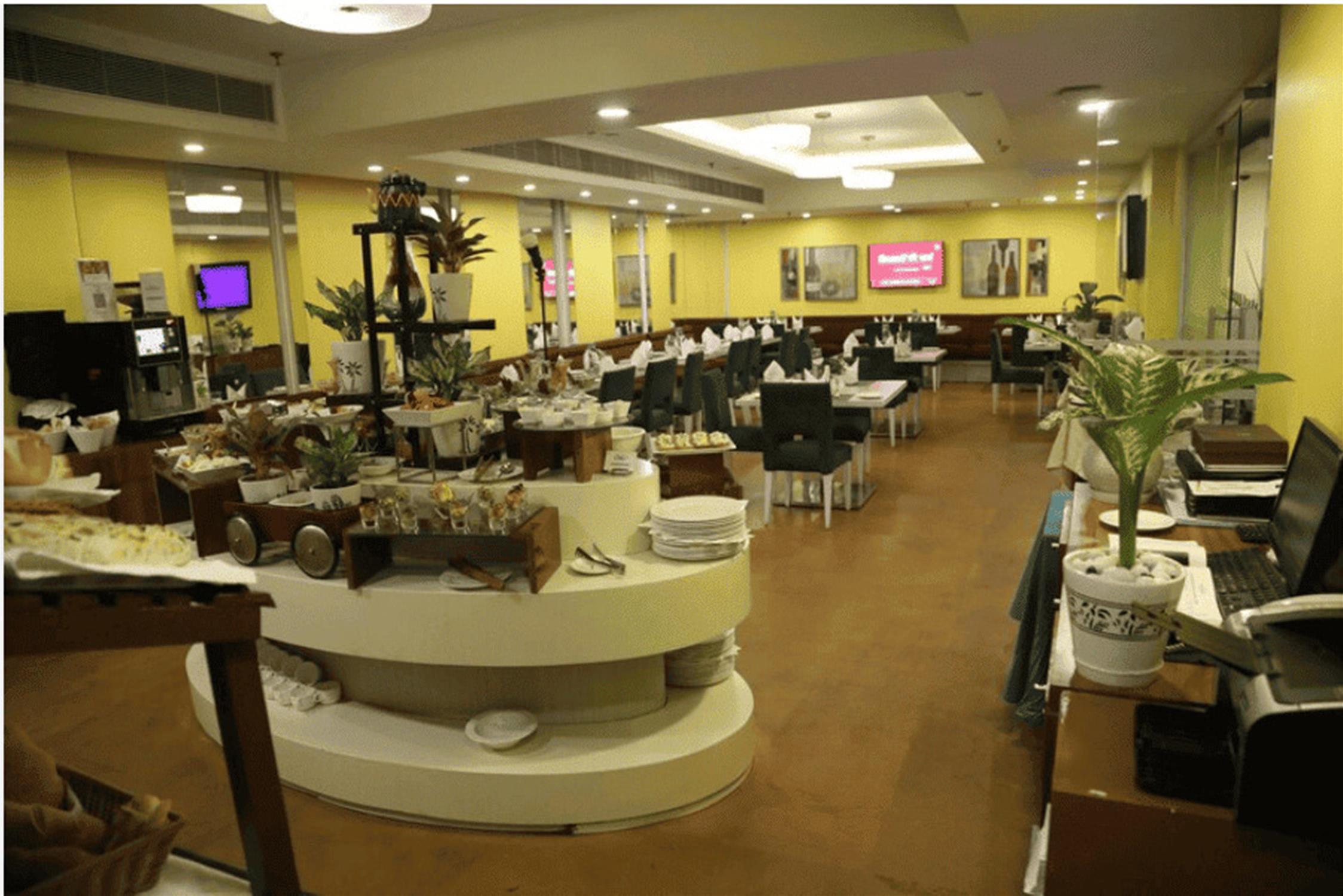 HOTEL SAROVAR PORTICO NARAINA DELHI - DINING ROOM Sarovar Portico Naraina