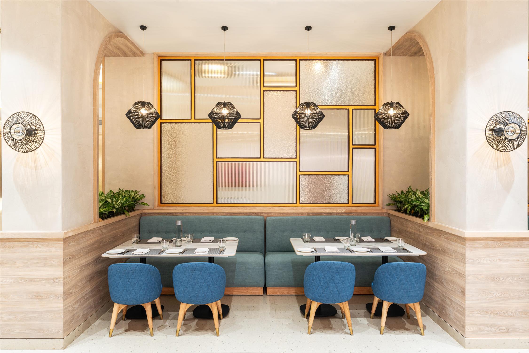 HOTEL NIDHIVAN SAROVAR PORTICO VRINDAVAN - Restaurant