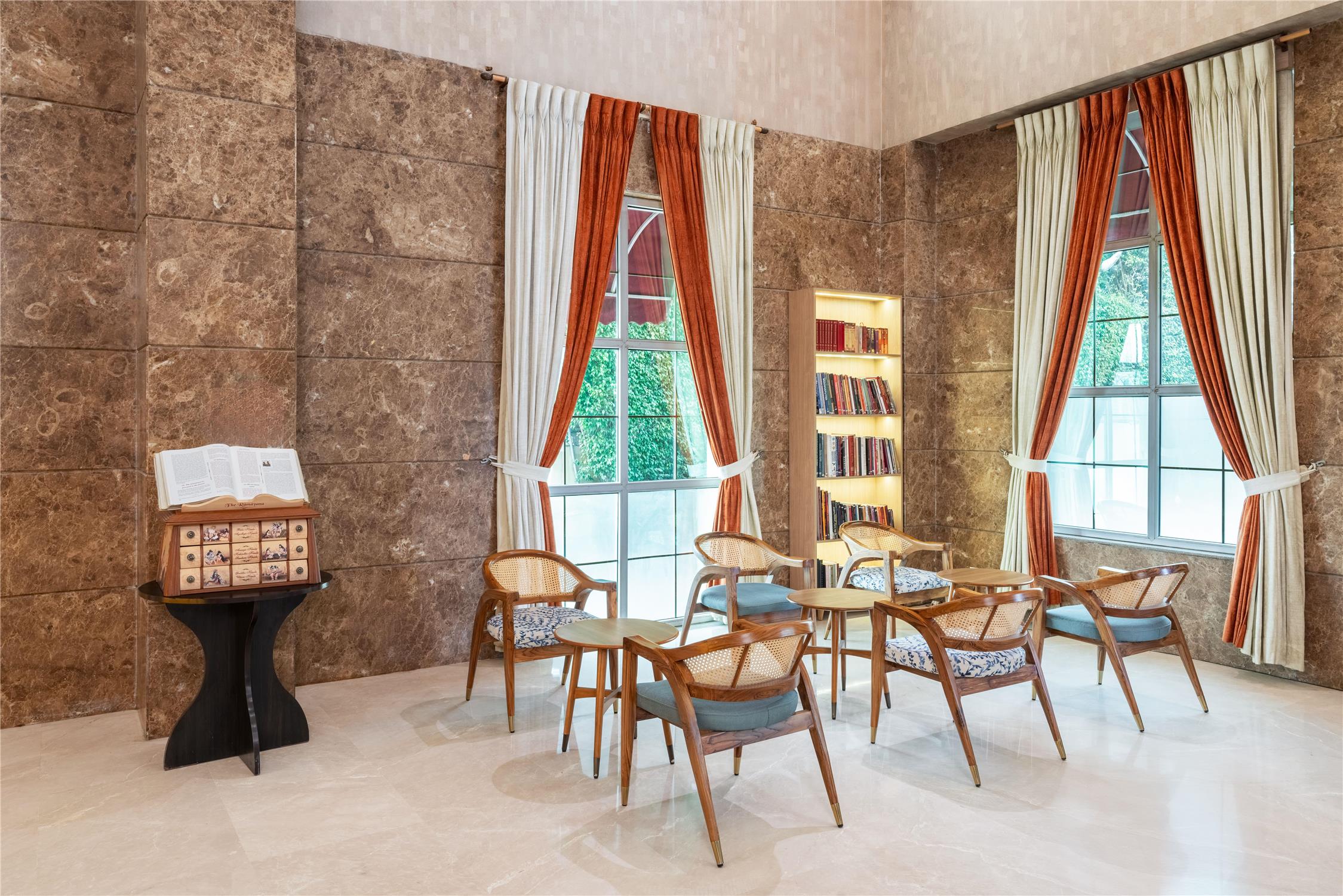 HOTEL NIDHIVAN SAROVAR PORTICO VRINDAVAN - Lobby view