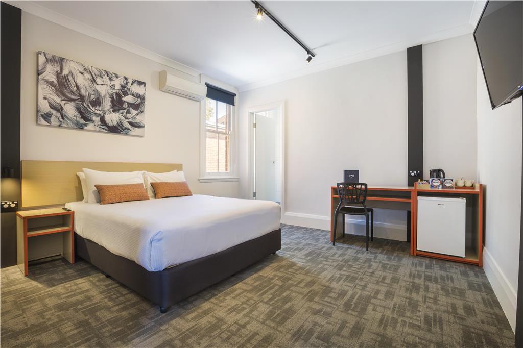 NIGHTCAP AT REGENTS PARK HOTEL-guestroom-Guest Room,On-Site.jpg