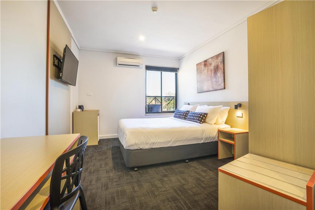NIGHTCAP AT ROSE AND CROWN HOTEL-guestroom-Guest Room,On-Site.jpg