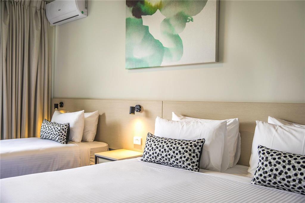 NIGHTCAP AT SEAFORD HOTEL-guestroom-Guest Room,On-Site.jpg