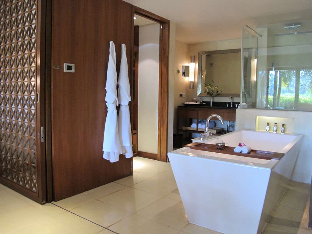 ALILA DIWA GOA-guestroom-Guest Room,Bathroom,On-Site.jpg