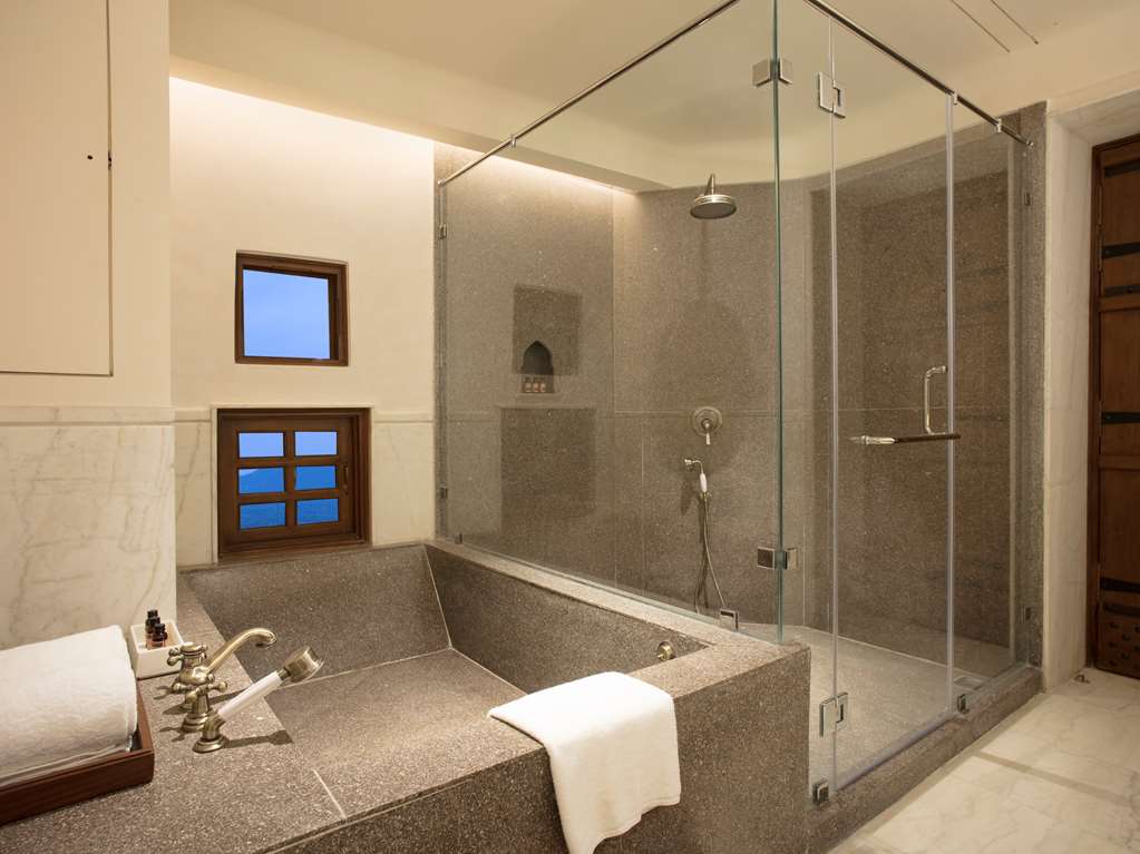 ALILA FORT BISHANGARH-guestroom-Guest Room,Bathroom,On-Site.jpg