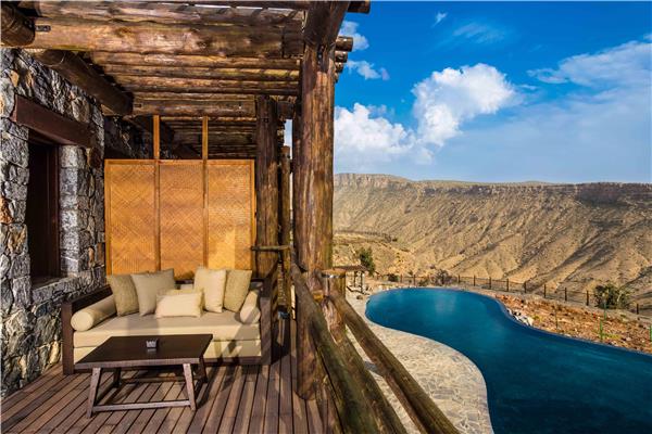 1 King Bed with Mountain View