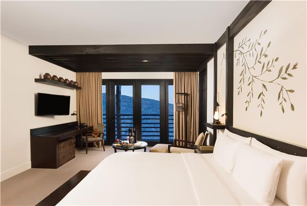 Alila Terrace with Jabal View