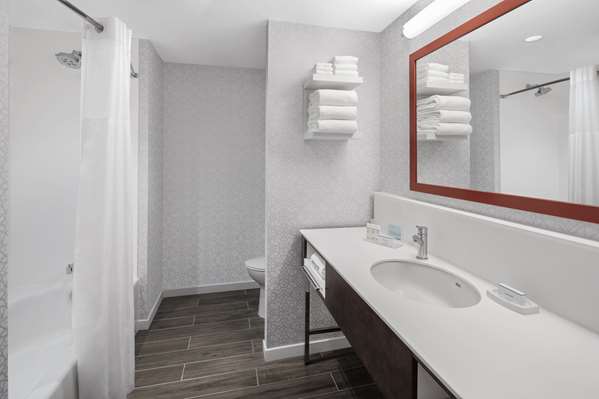  - Hampton Inn Boston Woburn - I-95, Exit 54