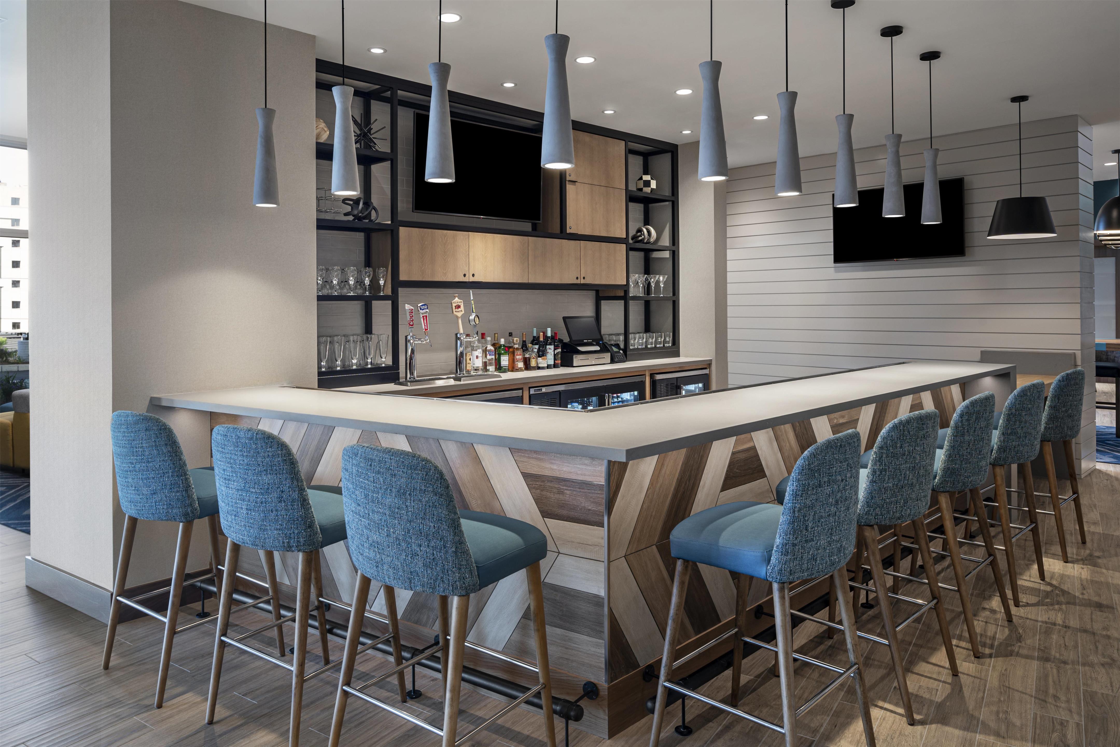 BarLounge | Hampton Inn Boston Woburn