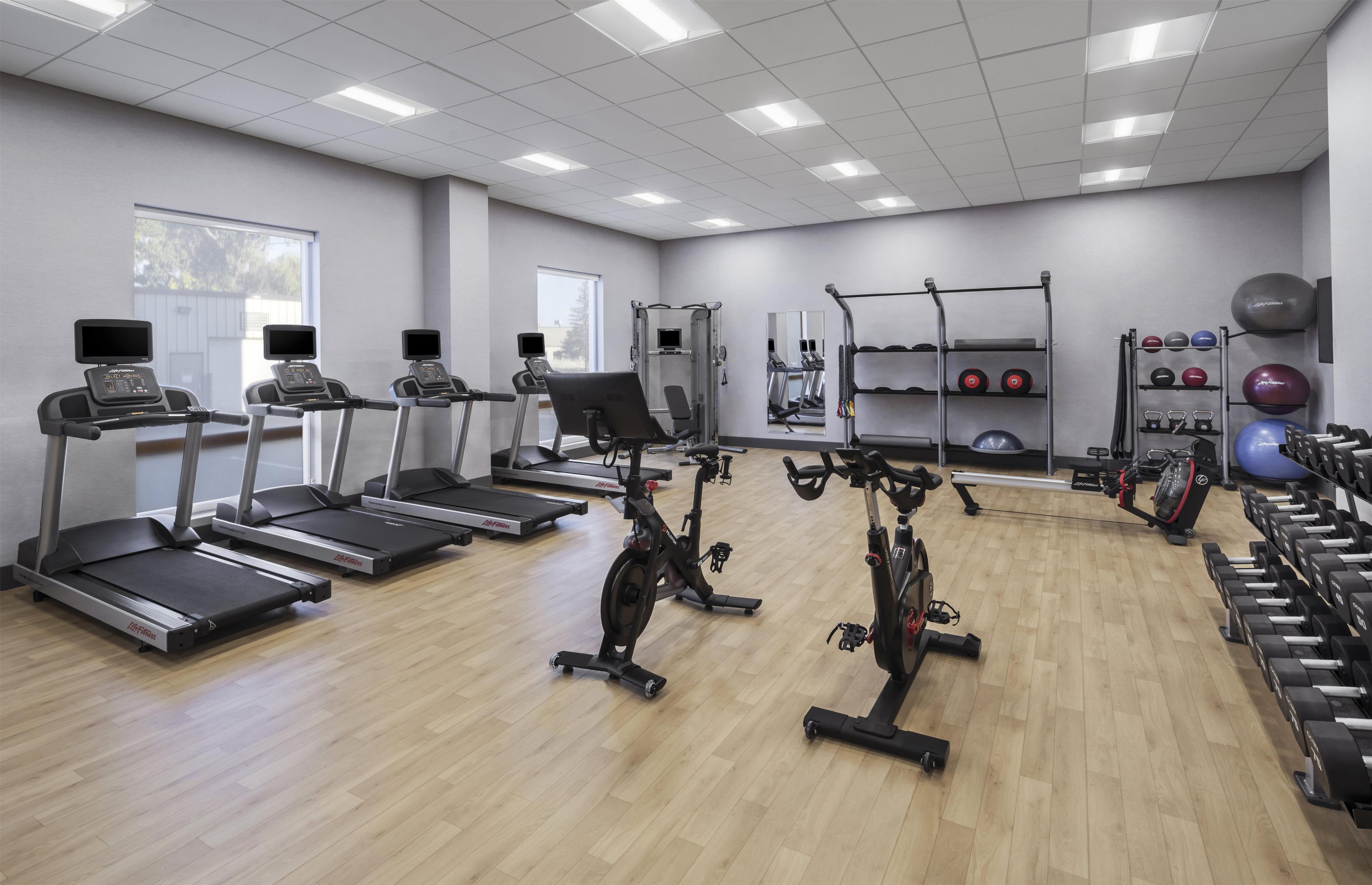 Health club fitness center gym | Hampton Inn Boston Woburn