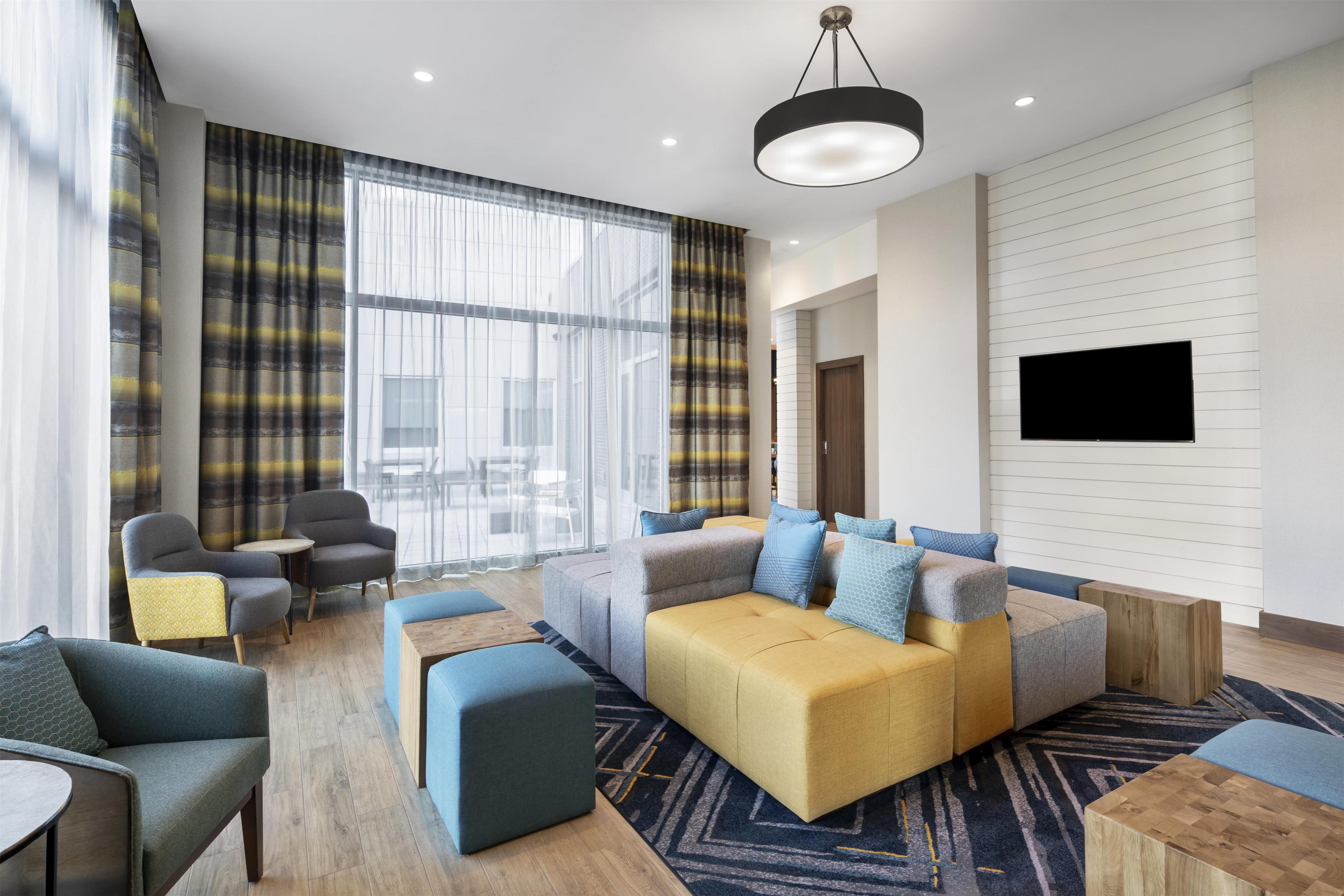 Lobby | Hampton Inn Boston Woburn